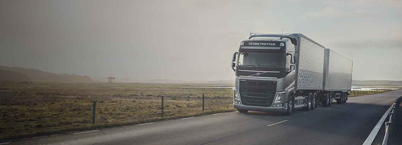 This image shows a Volvo truck travelling down a highway with Bridgestone tyres. 