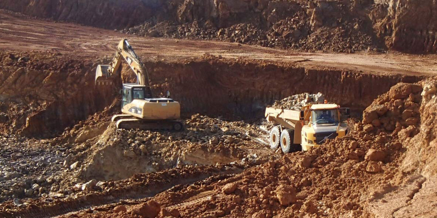 An articulated dump truck equipped with Bridgestone off-the-road tyres working in a large quarry