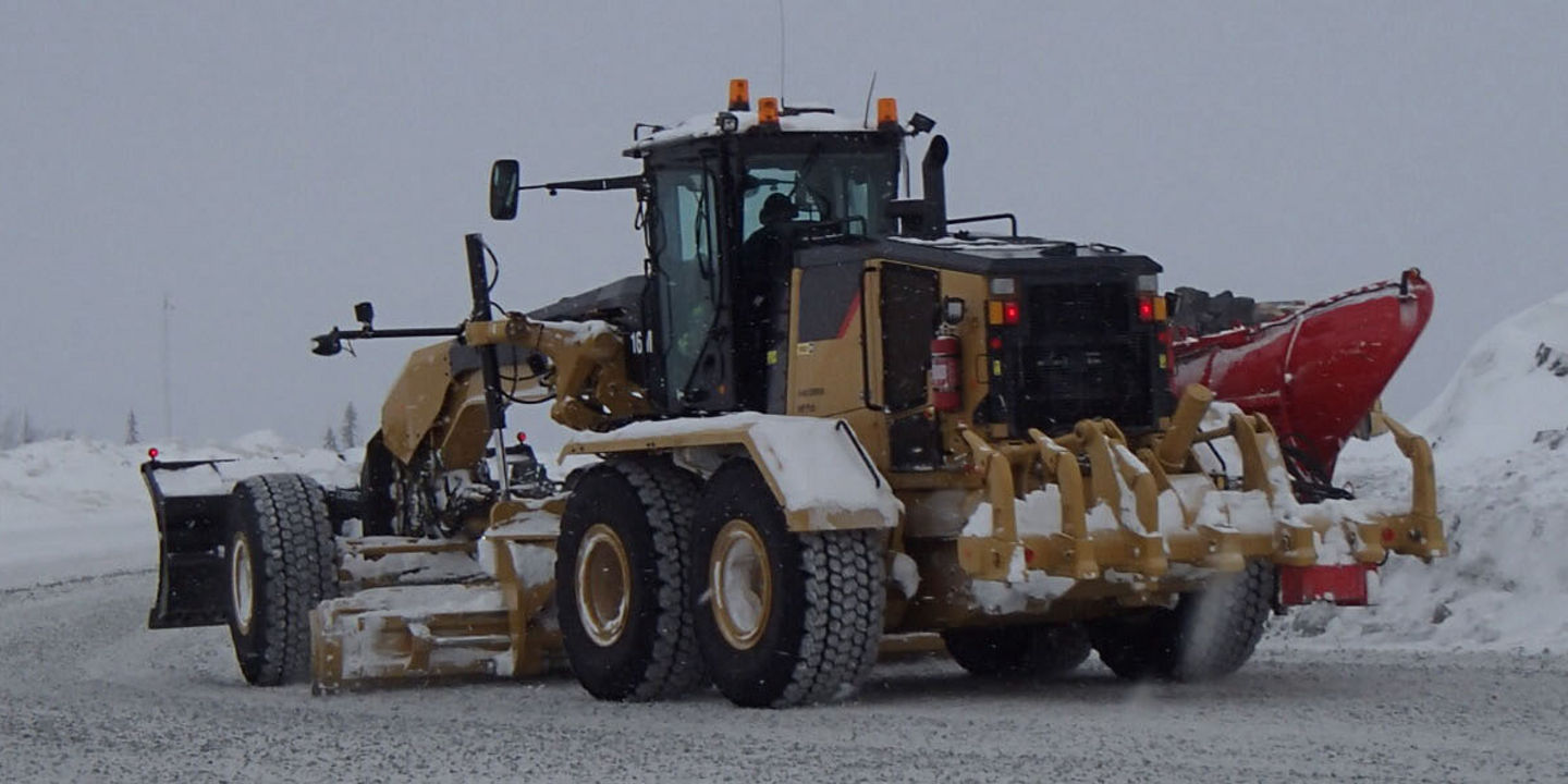 A grader equipped with Bridgestone off-the-road tyres