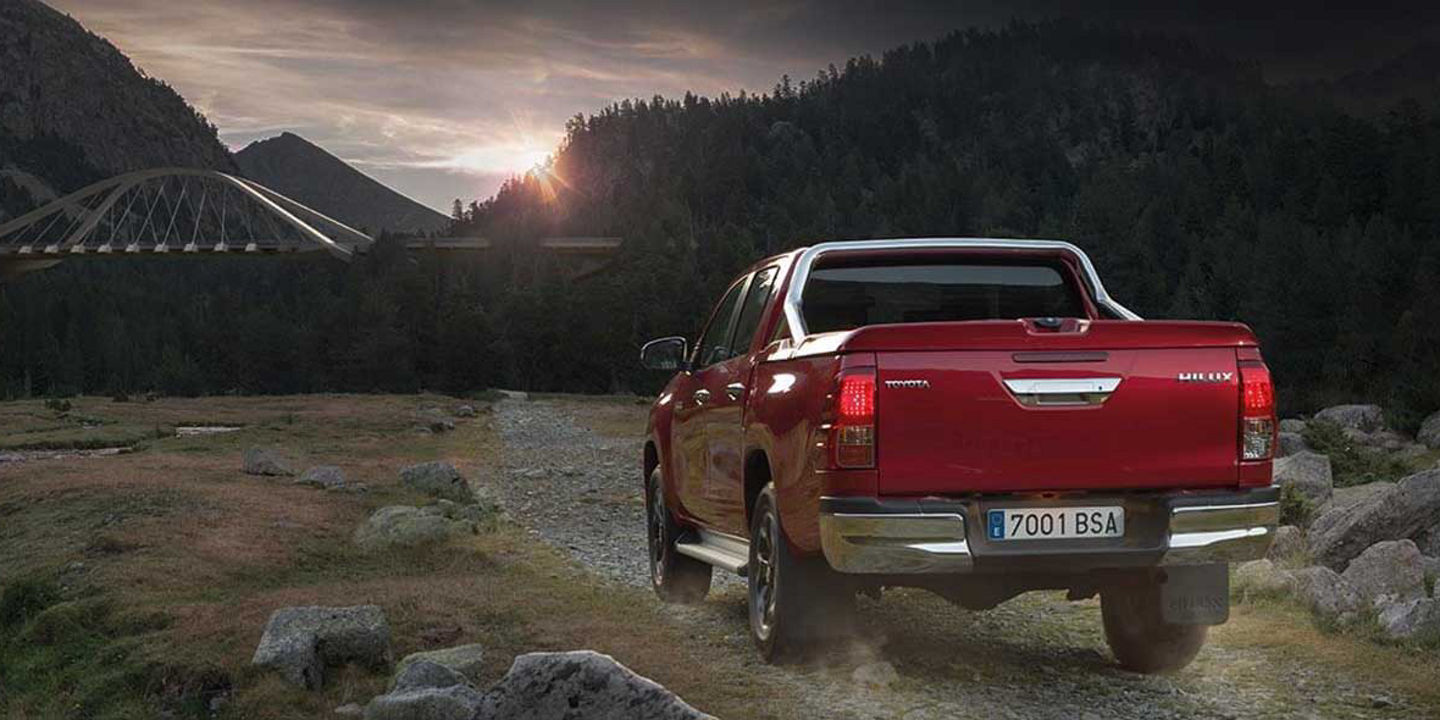 vehicle with 4x4 tyres travelling offroad on rocky terrain