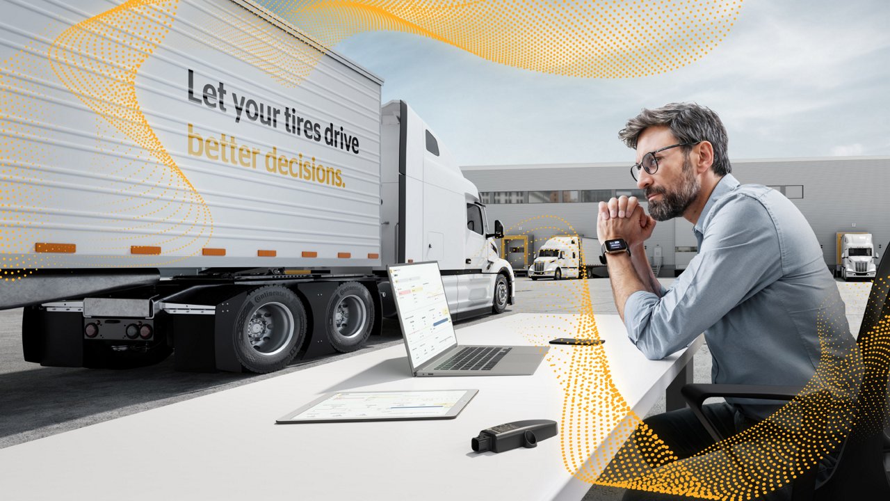 Fleet manager checking trailer tire data in the ContiConnect web portal
