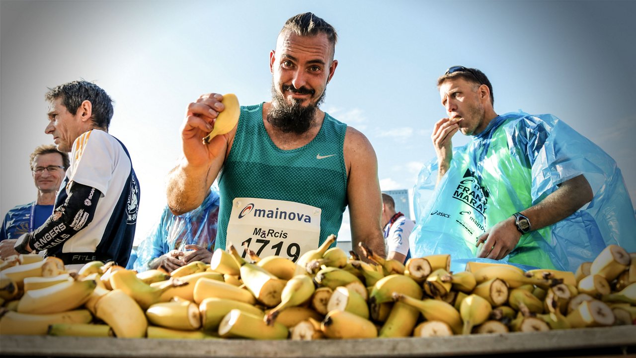 Beim Frankfurt-Marathon halten die Catering-Firmen an Bio fest. 독일어 뜻: “프랑크푸르트 마라톤 공급 업체들은 유기농 원칙을 준수합니다.“