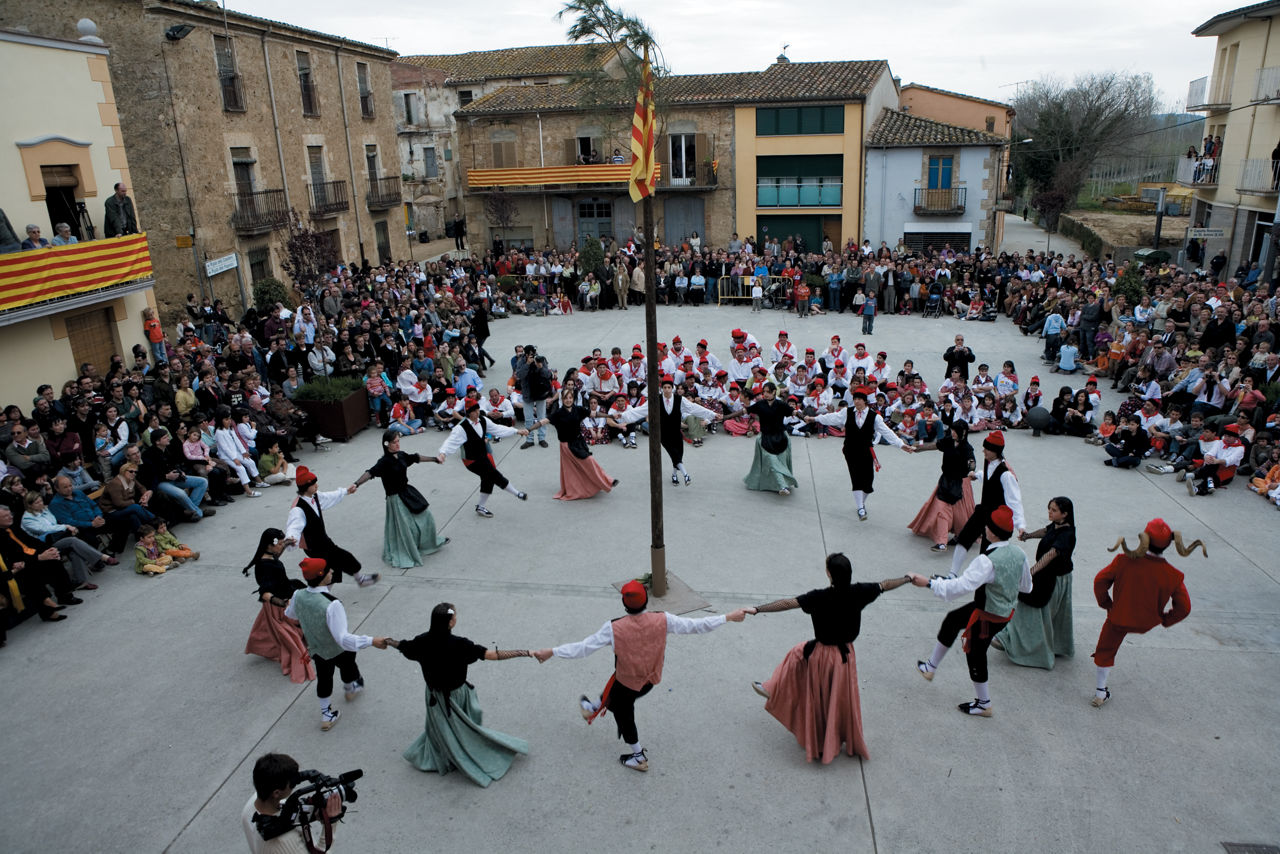 festa-de-larbre-de-maig-i-ball-del-cornut1-3-35