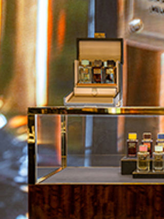d-and-g-diriyah-fragrance-display