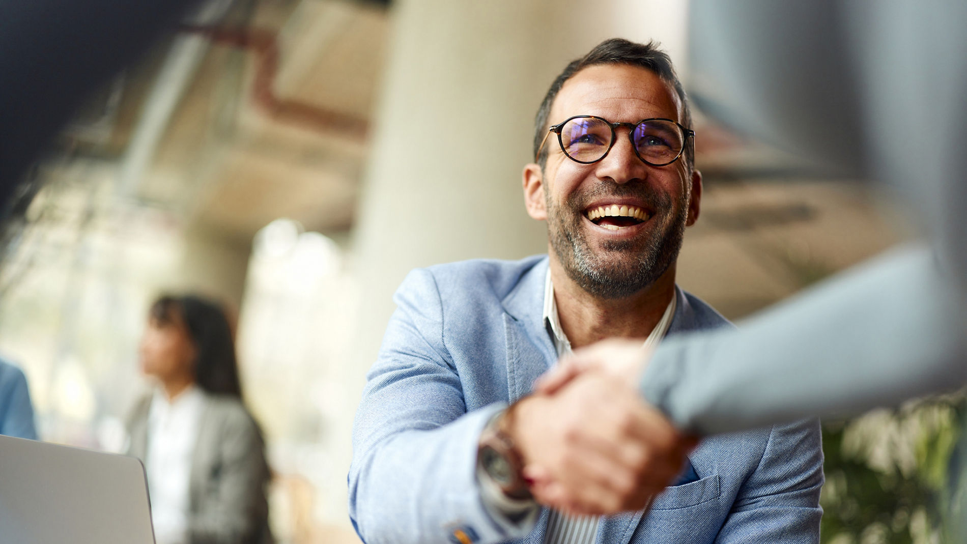 Ein Frau in einem Stuhl