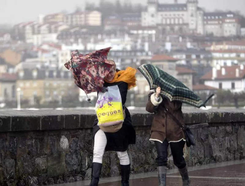 Lluvia, viento, olas, Donostia, EFE