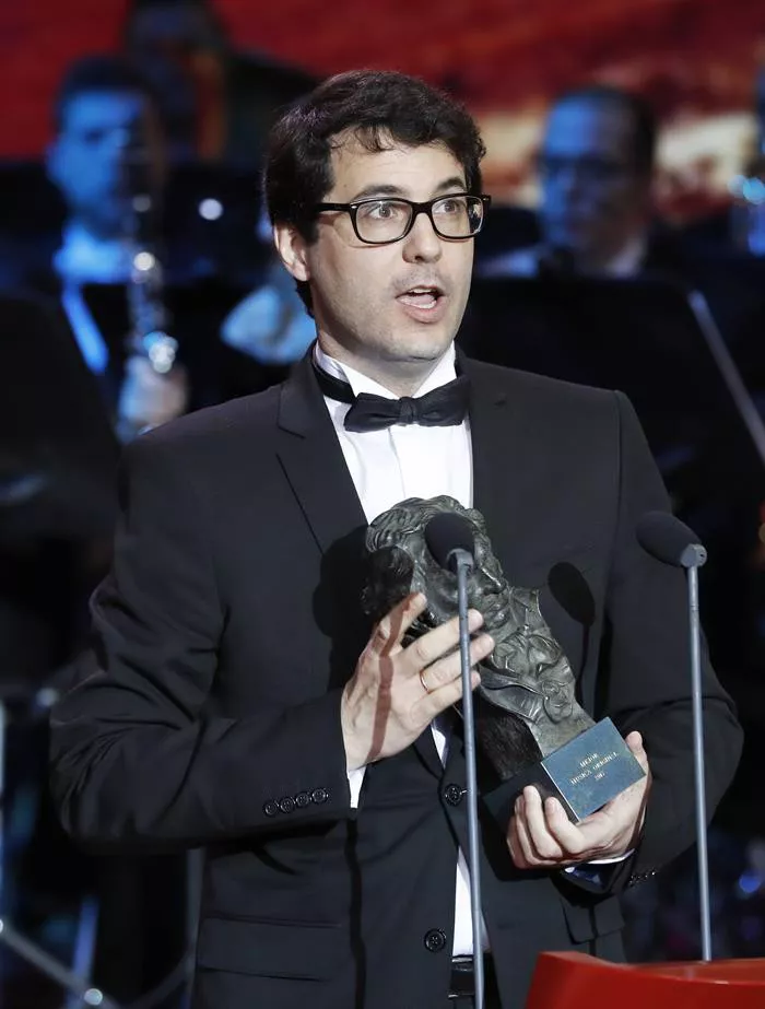 Fernando Velazquez, saria hartu duenean. Argazkia: EFE