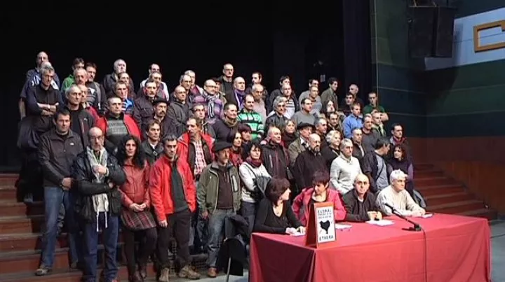 4 de enero de 2014: Expresos de ETA reconocen el daño causado en un acto en Durango. Foto: EITB.