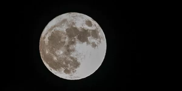 Superluna en Elgoibar. Foto: Vicente Guinea