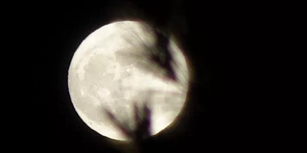 Superluna en Iurreta. Foto: Txaro Ortiz de Zarate