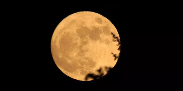 Superluna en Lekeitio. Foto: Begoña Barrutia