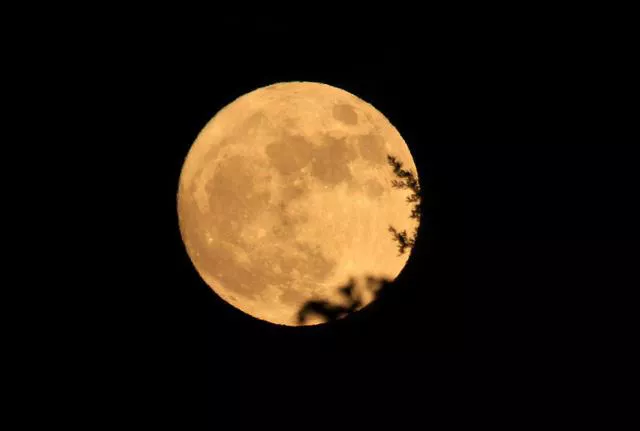 Superluna en Lekeitio. Foto: Begoña Barrutia