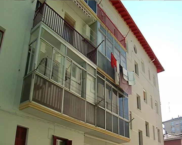 Fachada de la vivienda donde ha tenido lugar el suceso. Foto: EiTB