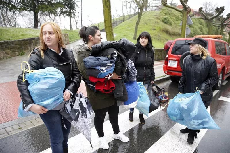Sestaoko sutean kaltetutako bizilagunak. Argazkia: EFE