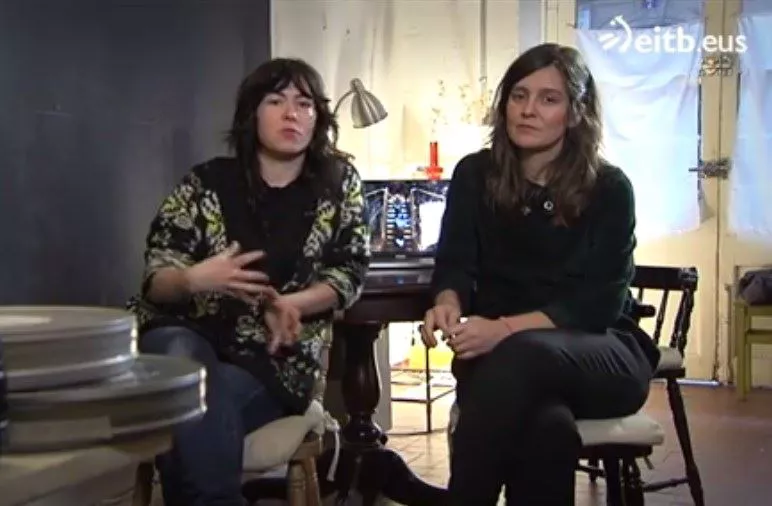 Alaitz Arenzana y María Ibarretxe forman el colectivo Sra Polaroiska