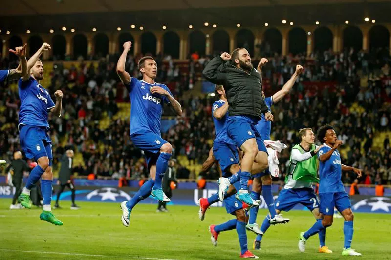 Juve, sailkapena ospatzen. EFE