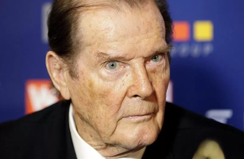 roger moore efe