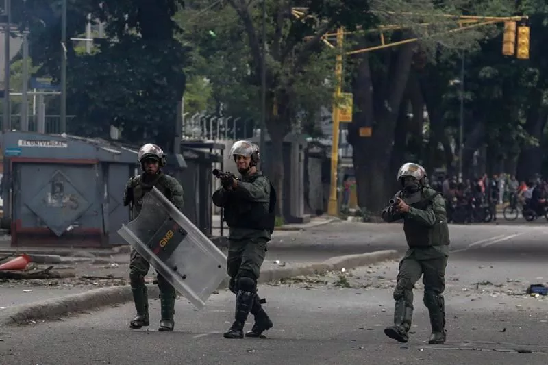 AGENTES GUARDIA BOLIVARIANA VENEZUELA MANIFESTAZIOA EFE