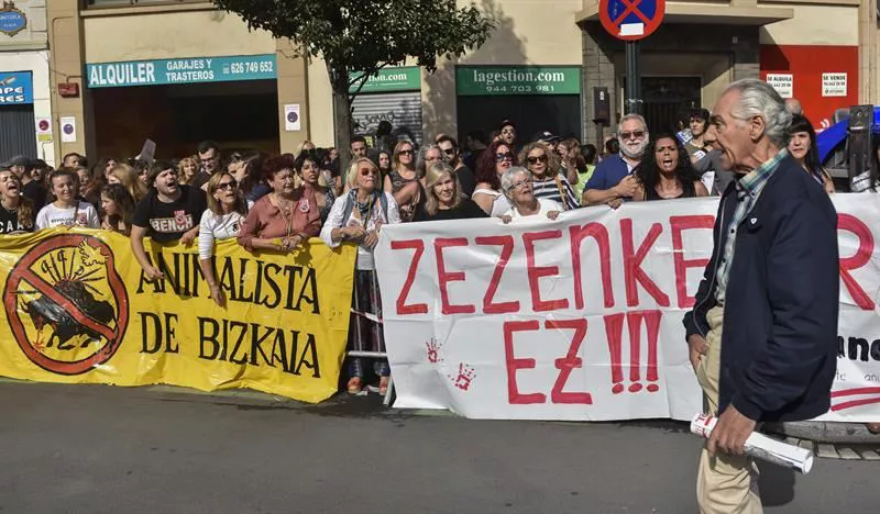Zezenketen aurkako elkarretaratzea, Bilbon. Argazkia: EFE