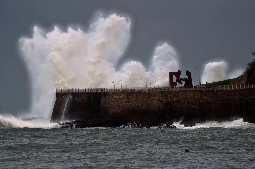 Olas en Donostia. Imagen: Danel Martinez.