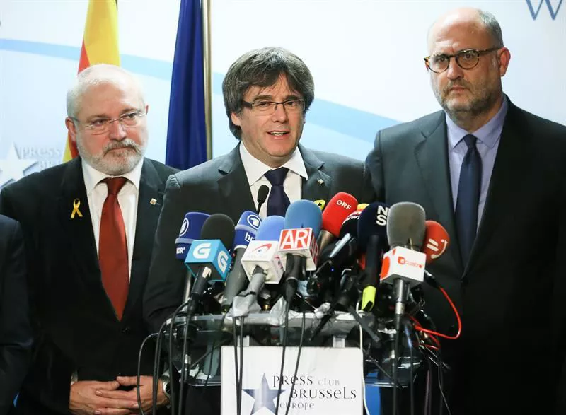 Carles Puigdemont Bruselan emandako aurreko prentsaurreko batean.