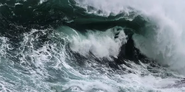 Grandes olas en San Sebastián. Foto: EFE