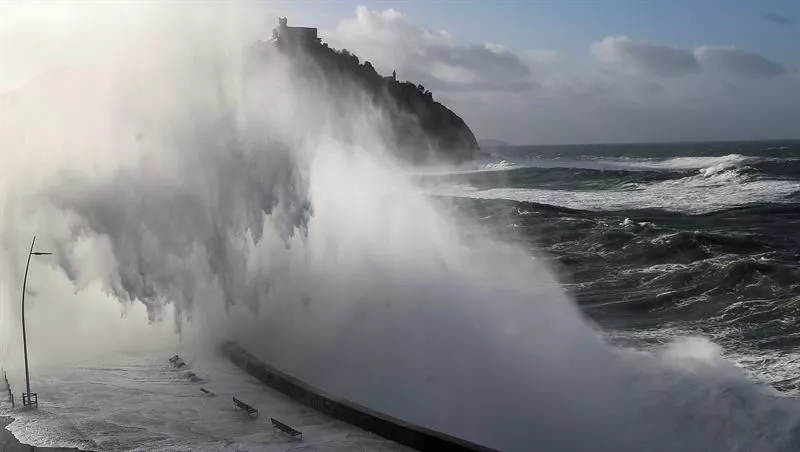 OLATUAK OLAS DONOSTIA SAN SEBASTIAN PASEO NUEVO PASEALEKU BERRIA EFE