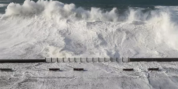 El Paseo Nuevo de San Sebastián permanece cerrado. Foto: EFE