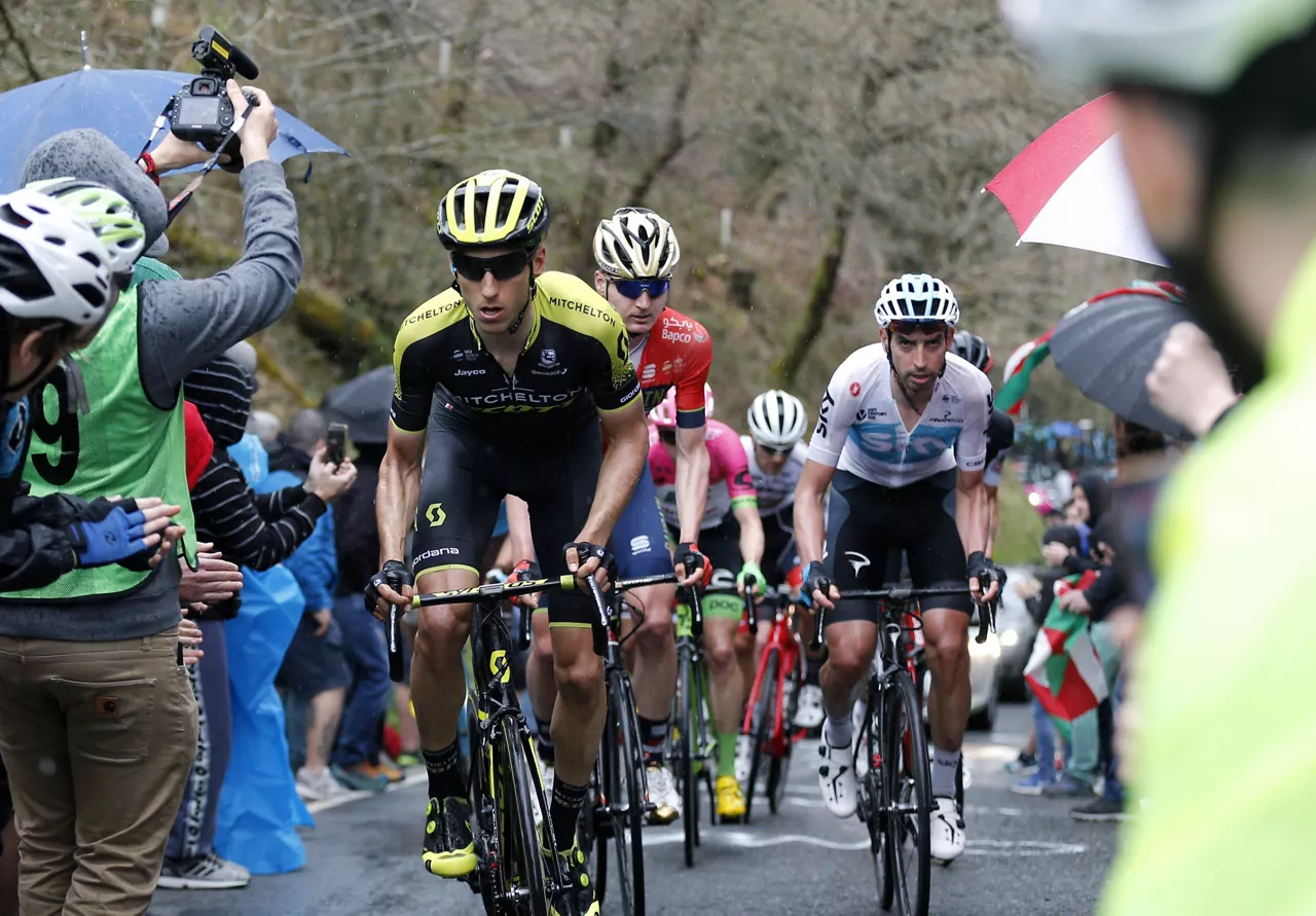 Momento de la 2ª etapa de la Itzulia 2018. Foto: EFE