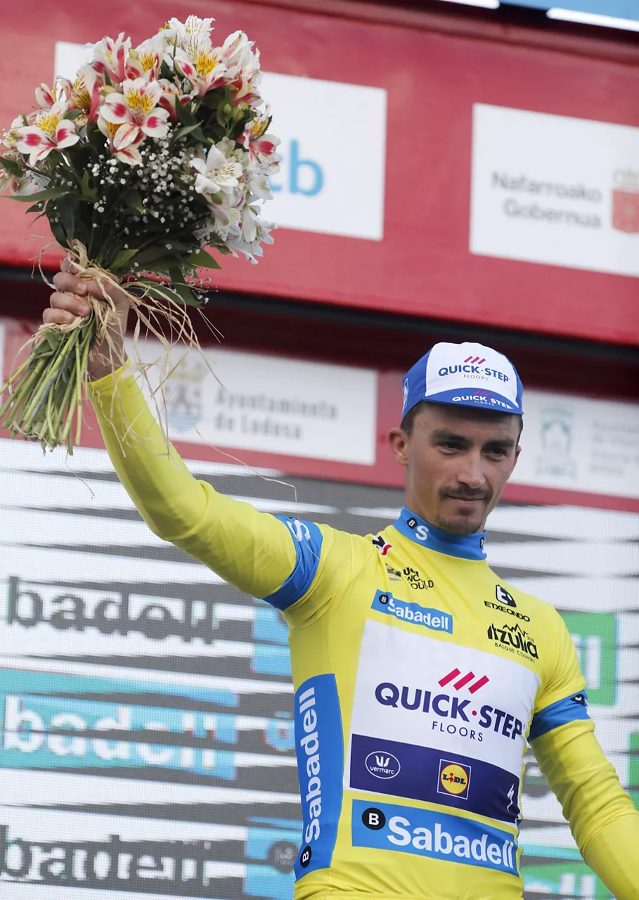 Julian Alaphilippe, con el maillot de líder tras la 2ª etapa. Foto: EFE