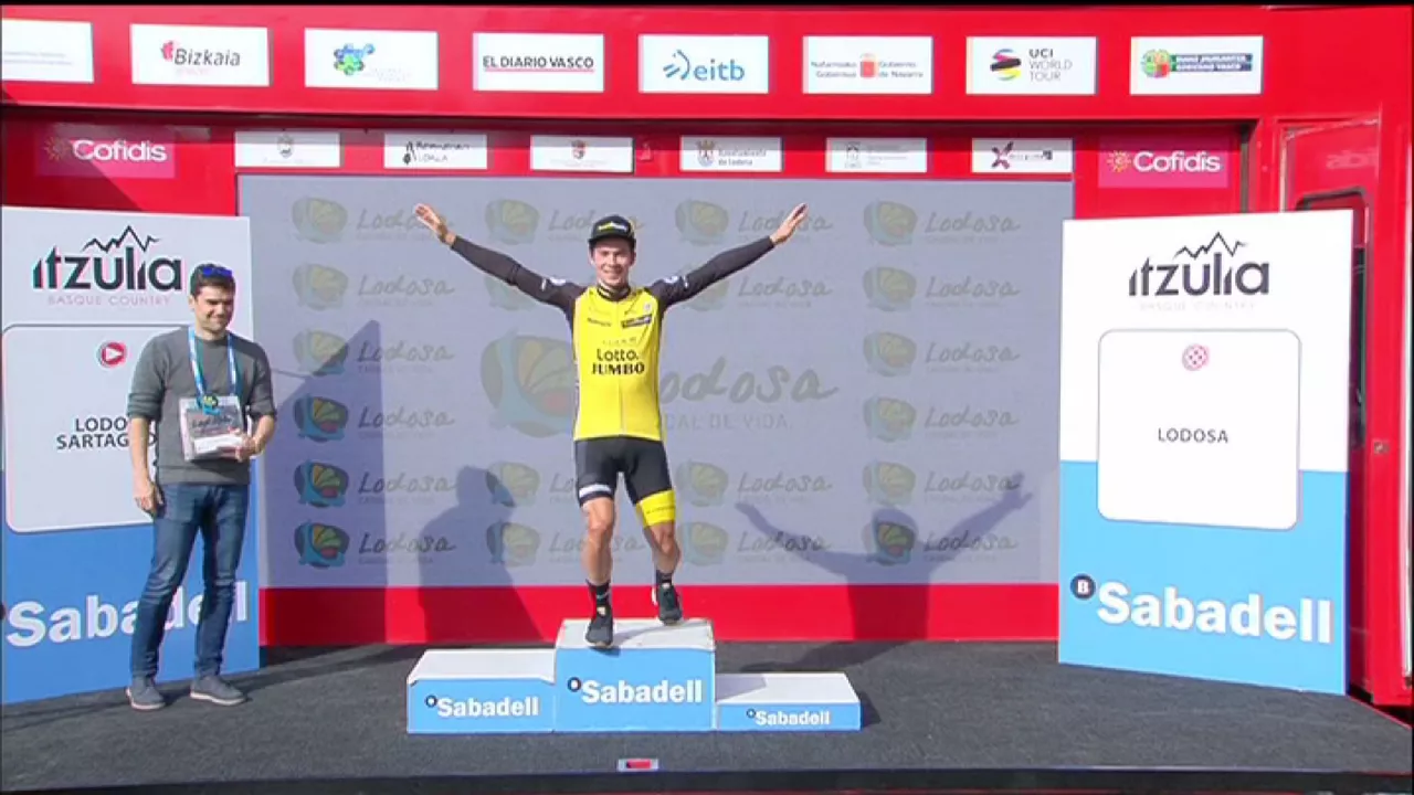20180405202218_roglic-podium-itzulia_