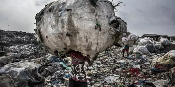 Imagen captada por el fotógrafo Kadir van Lohuizen, ganador del 1er premio de la categoría 'Environment - Stories'. EFE