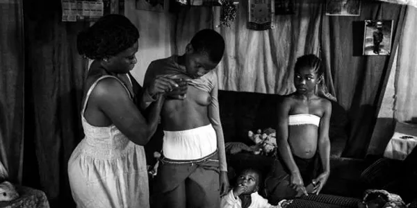 Imagen captada por la fotógrafa Heba Khamis, ganadora del 1er premio de la categoría 'Contemporary Issues'. EFE