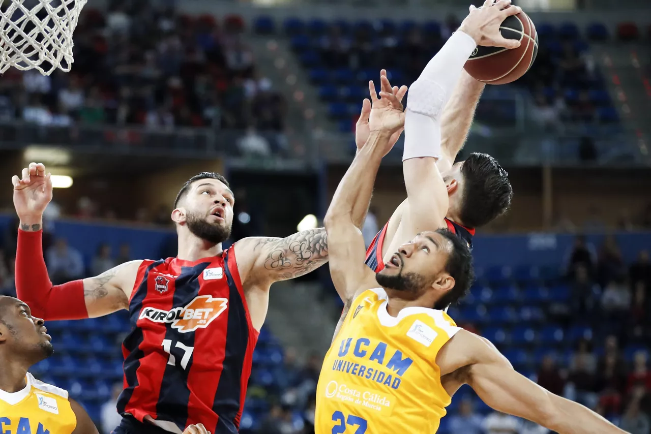 SHENGELIA POIRIER BASKONIA UCAM EFE