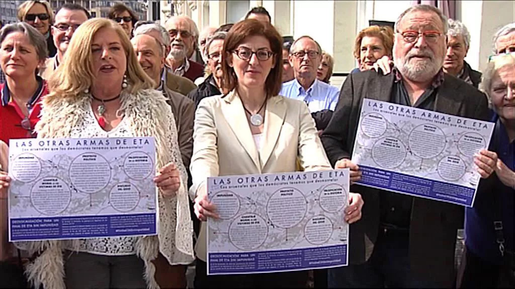 Consuelo Ordoñez, Maite Pagazaurtundua y Fernando Savater. EiTB