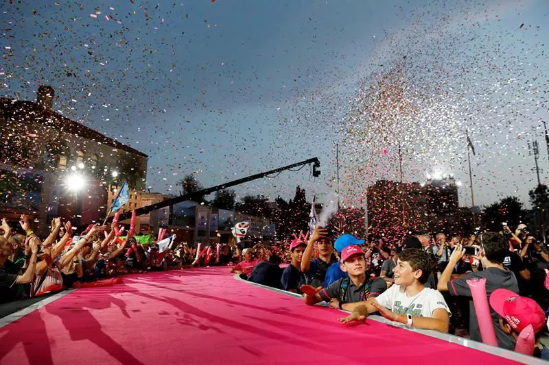 Mucho público en la presentación del Giro