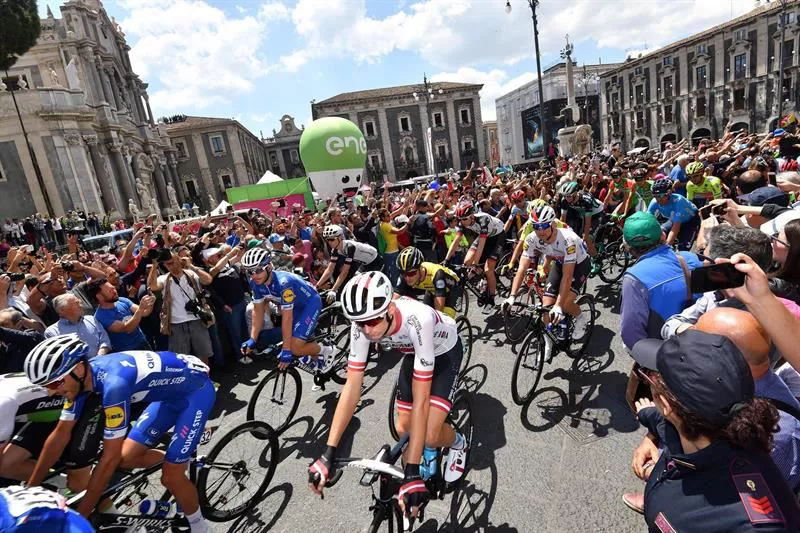 4ª etapa. Pelotón. Foto: Efe