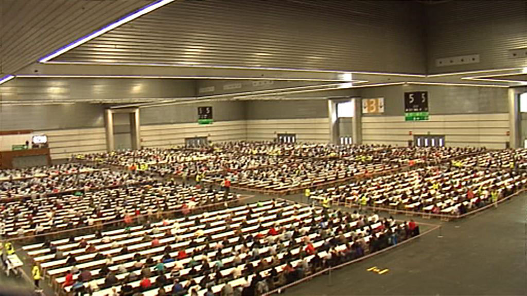 Un examen de una OPE de Osakidetza. Imagen obtenida de un vídeo de ETB