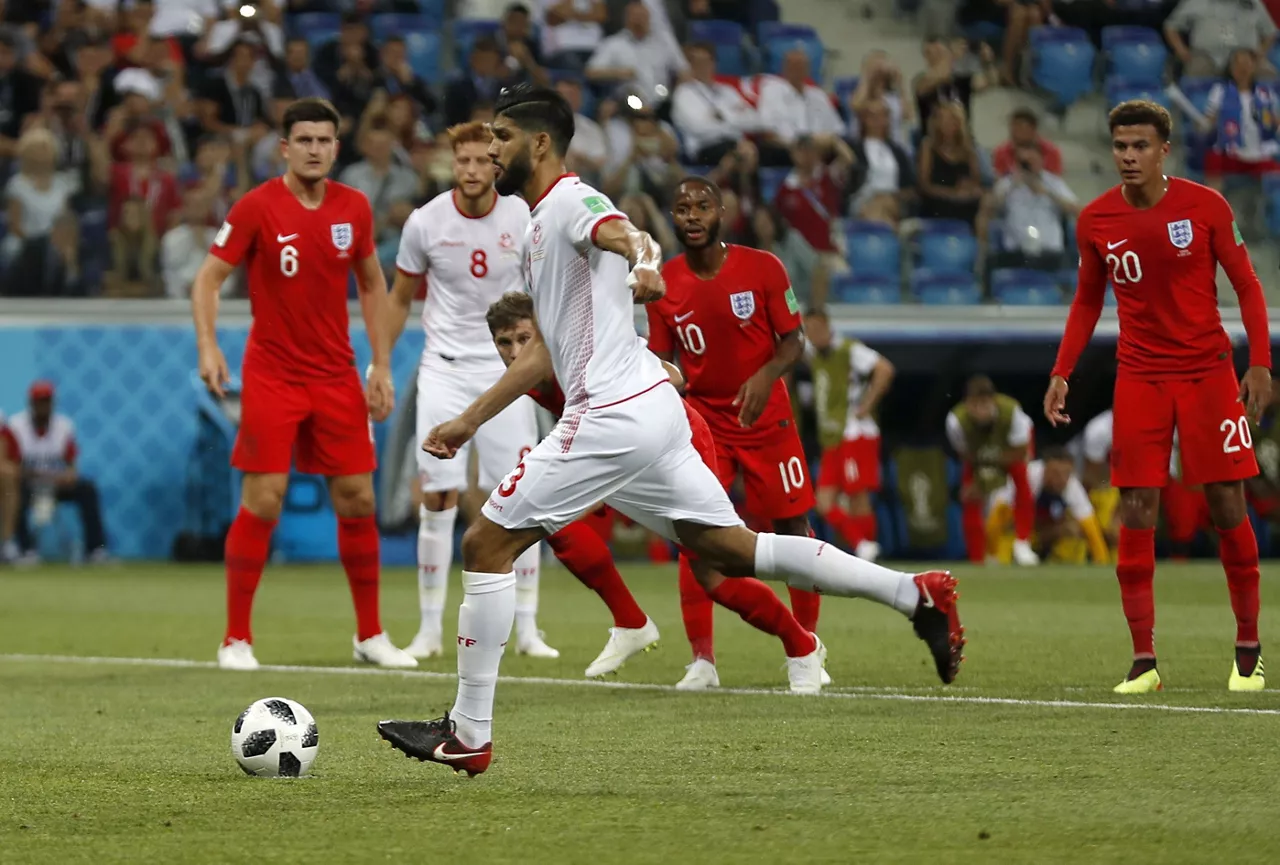 Túnez-Inglaterra  (1-2). Ferjani Sassi transforma el penalti para Túnez. Foto: EFE