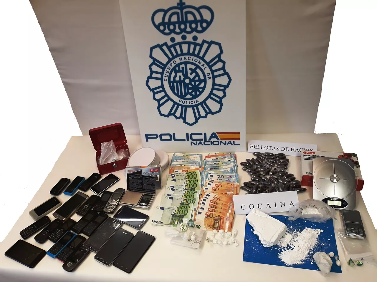 Material intervenido a los detenidos en los registros