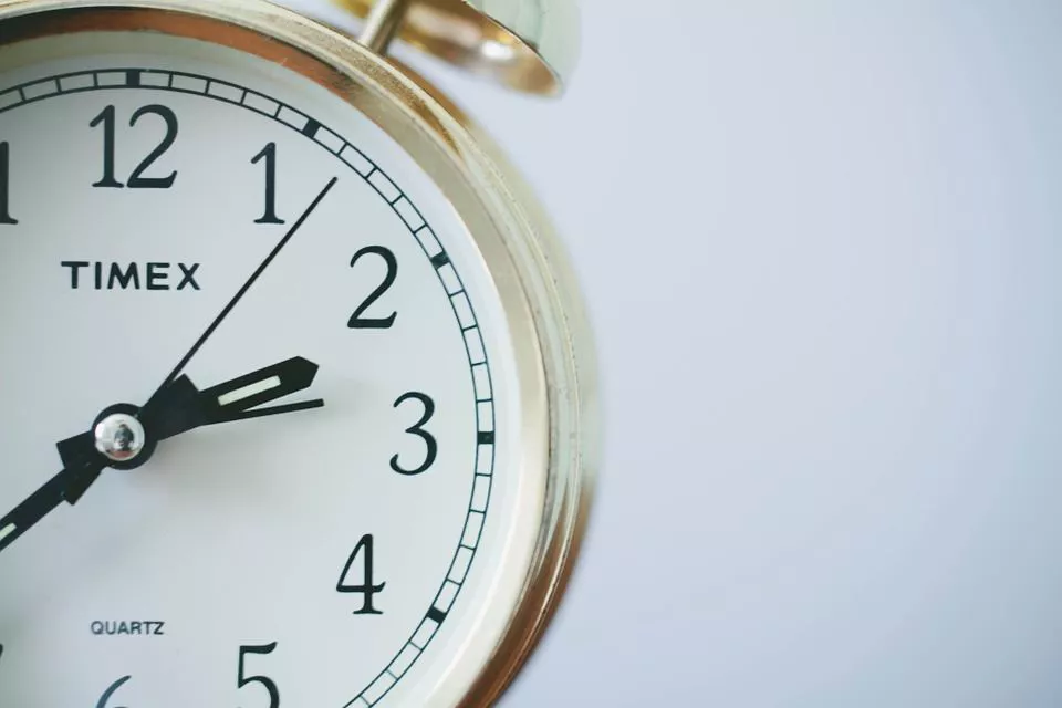 erlojua reloj hora ordua (CCO lizentzia du, lasai erabili)