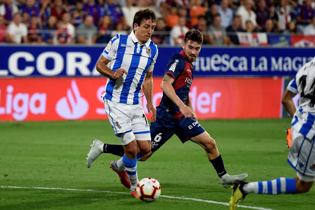 Oyarzabal, en acción contra el Huesca. Foto: EFE