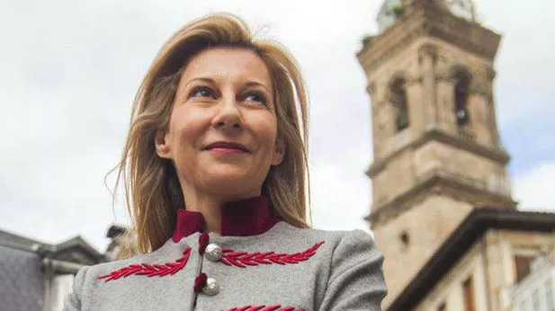 20181016195318_eva-garcia-saenz-urturi-escritora-alavesa_