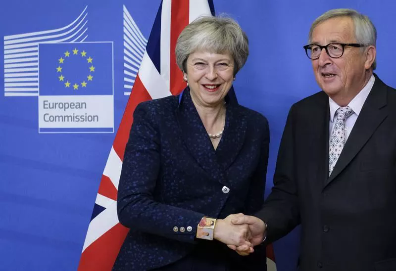 Theresa May eta Jean Claude Juncker. Artxiboko irudia: EFE