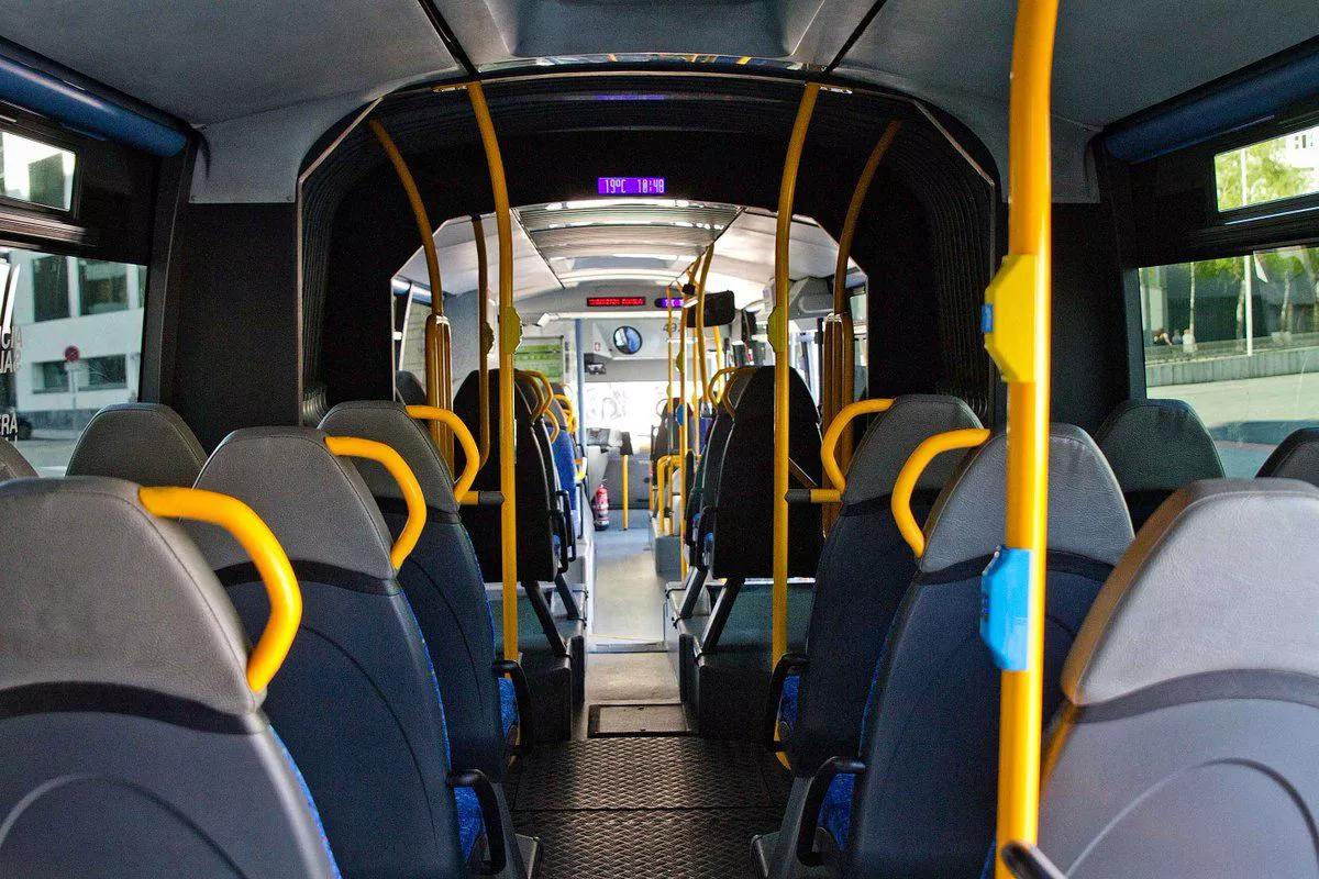 El interior de un autobús de Bizkaibus.