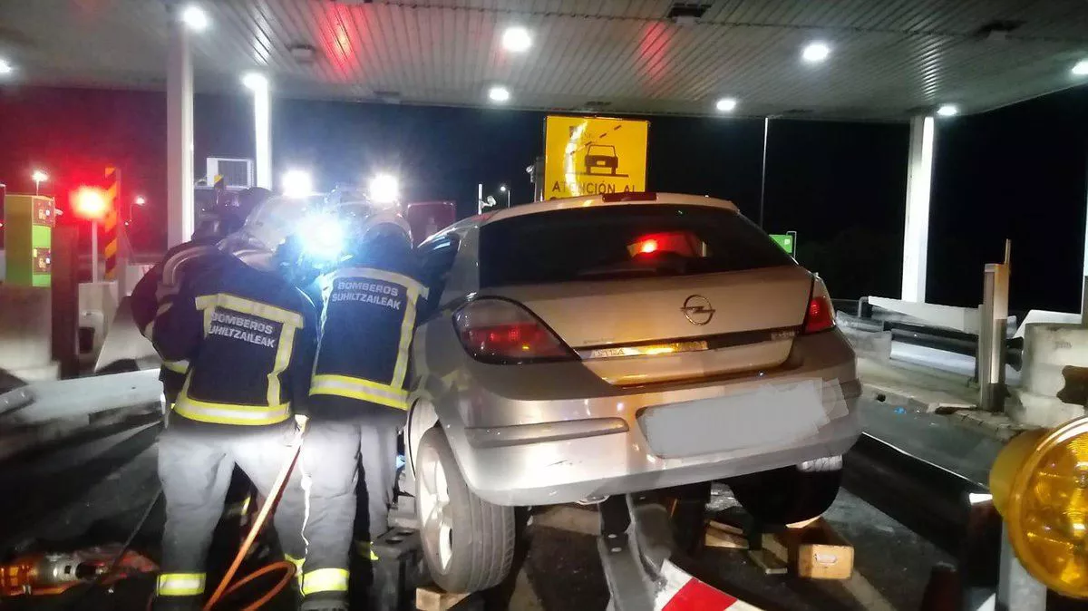 Accidente en el peaje de la AP-15 de Zuasti