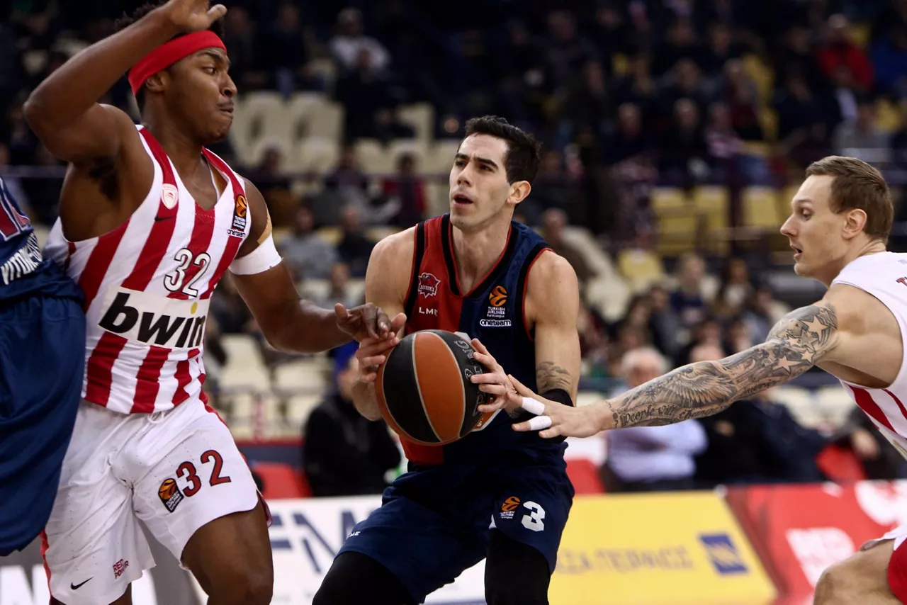 Vildoza ante el Olympiacos
