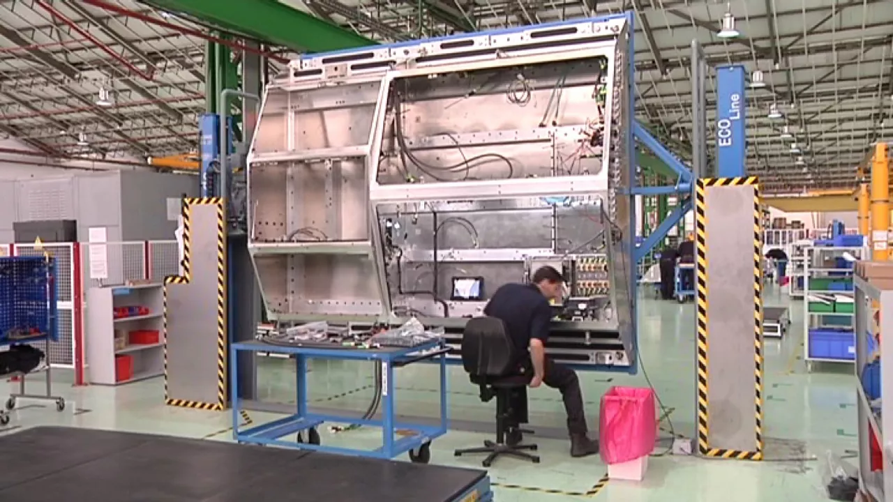Un operario trabajando en una empresa