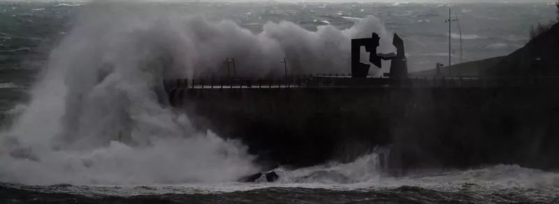 Viento y olas en San Sebastián