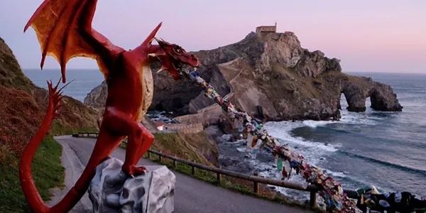 Greenpeacen dragoia Gaztelugatxen. Argazkia: Greenpeace